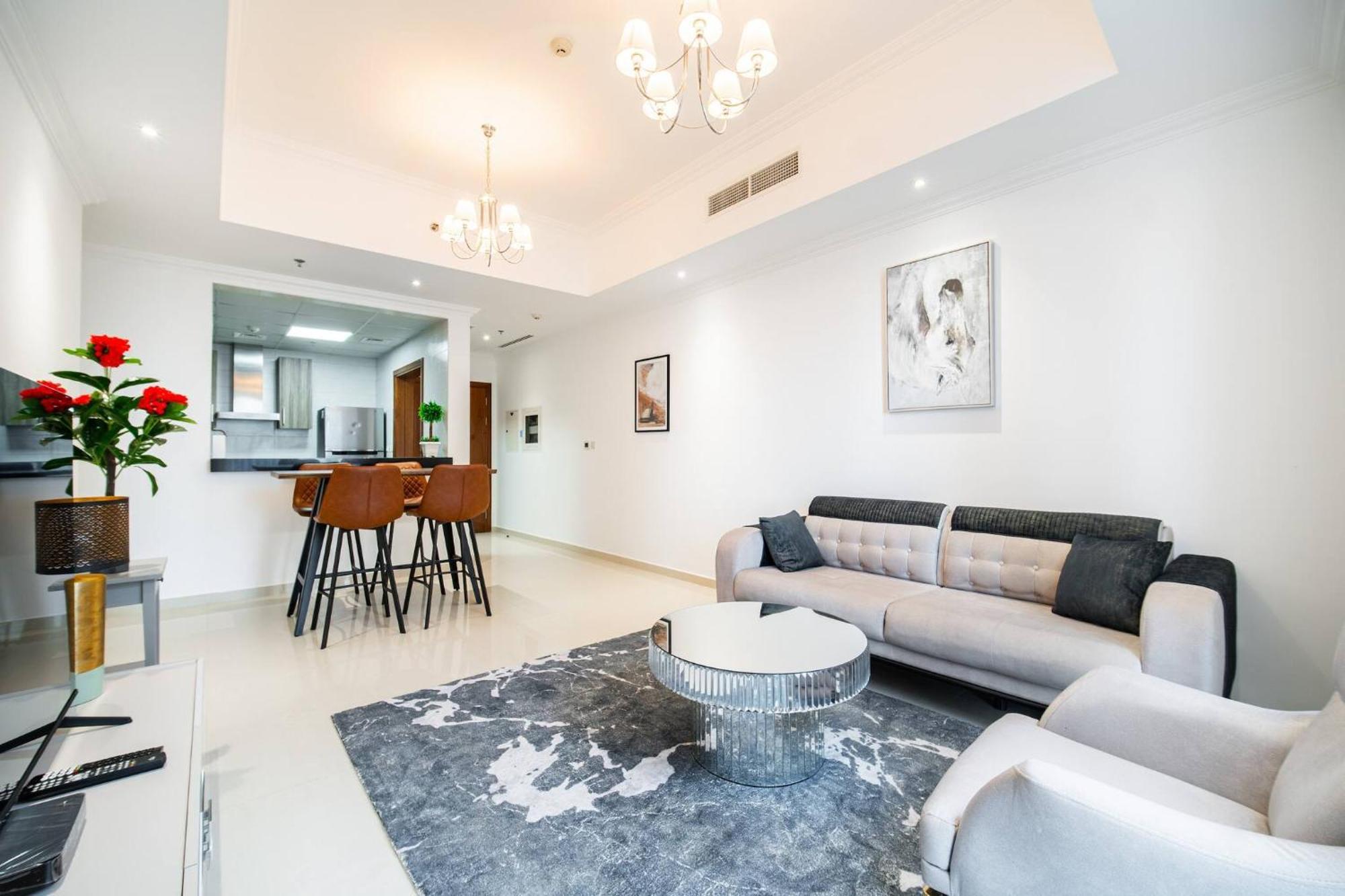 Apartment Elegant Escapes - Homely 1b In Dunya Tower Dubai