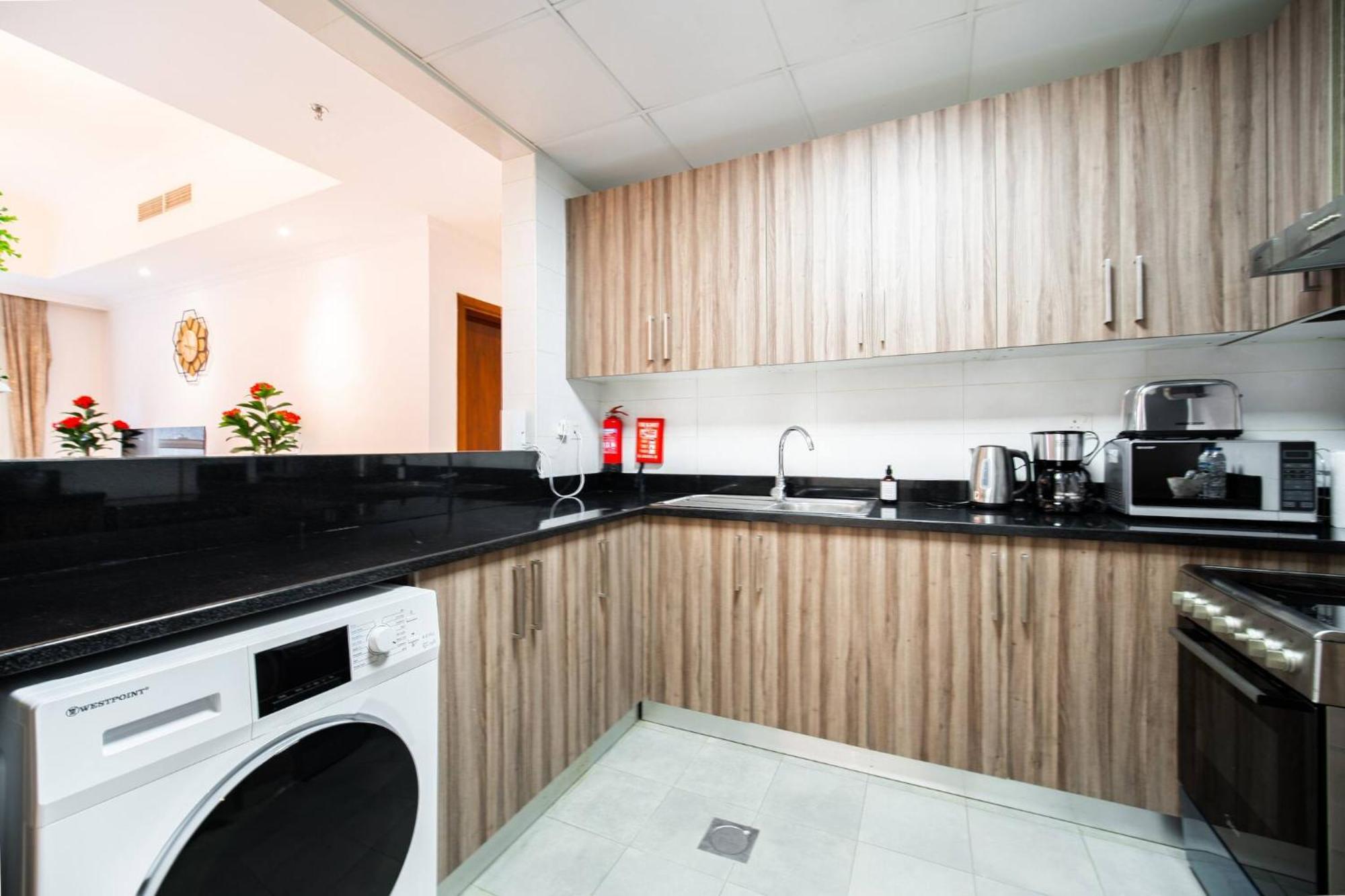 Elegant Escapes - Homely 1b In Dunya Tower Apartment *
